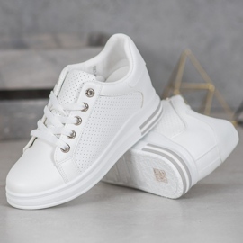 SHELOVET Sapatos abertos com uma cunha oculta branco 1 SHELOVET Sapatos abertos com uma cunha oculta branco 1