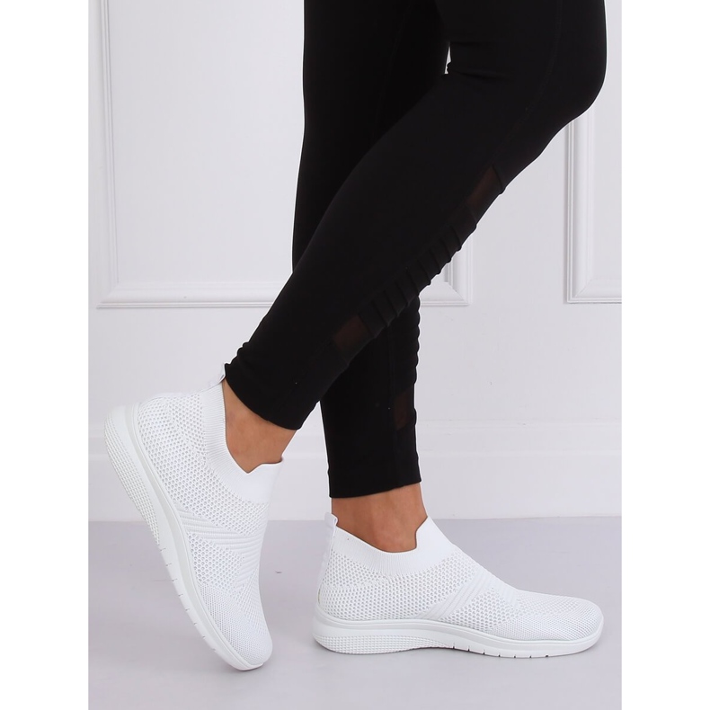 Sapatos esportivos brancos NB330P 1