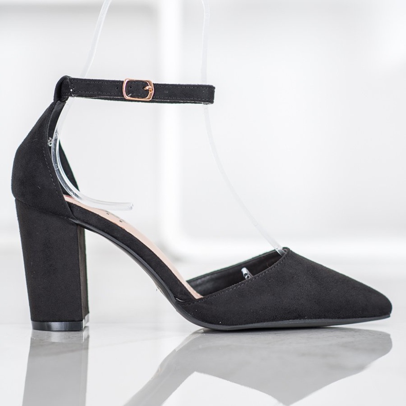 Seastar Bombas de camurça em um pilar preto 2