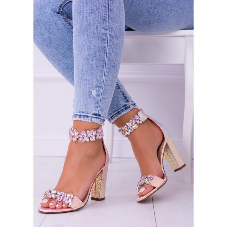 Lu Boo sandálias opalescentes champanhe lambada strass rosa amarelo 1