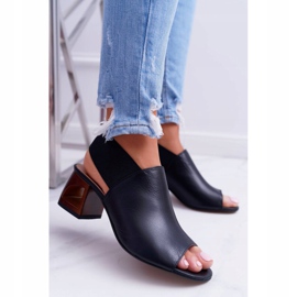 Sandálias em um bar Laura Messi 1919 Couro Preto Grehno 1