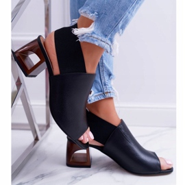 Sandálias em um bar Laura Messi 1919 Couro Preto Grehno 2