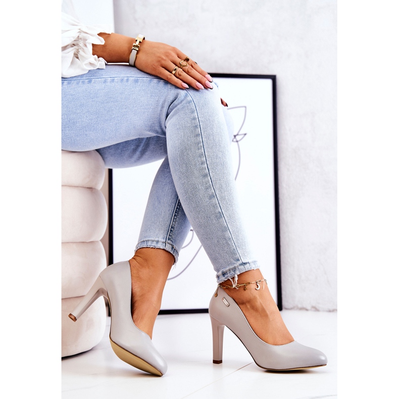 Bombas femininas no cinza pós -Sergio Leone 2