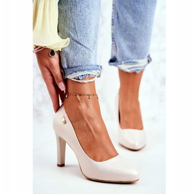 Bombas para mulheres Pearl Beige em um Pilar Sergio Leone Campbell bege 1