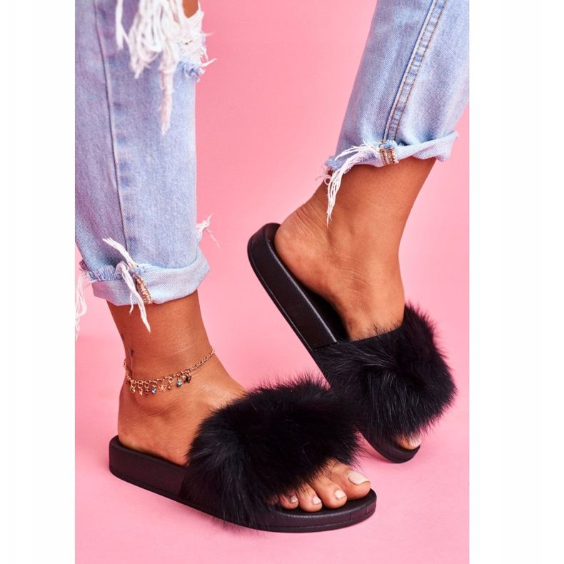 Chinelos femininos com pele natural preta Naturis preto 2