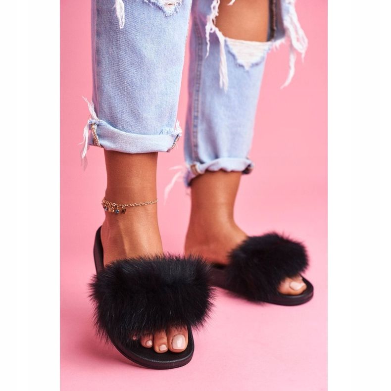 Chinelos femininos com pele natural preta Naturis preto 1