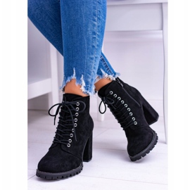 Botas de camurça pretas Lu Boo em um poste com strass Halsey preto 1
