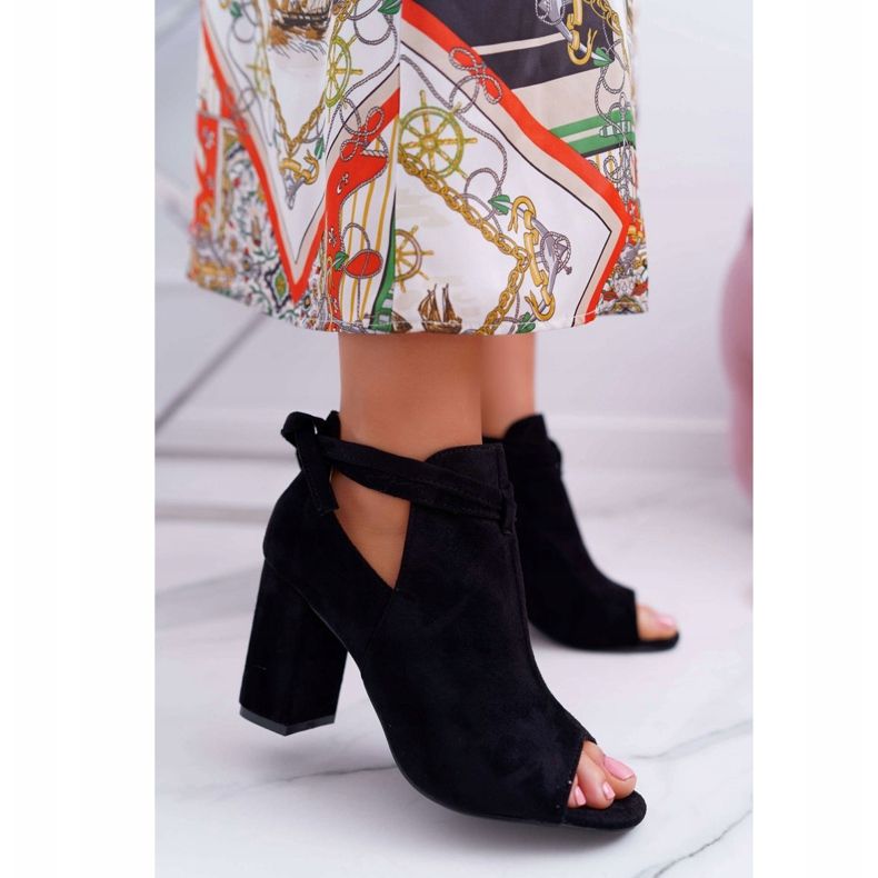 Vinceza Sandálias de bota preta em um bar cinza aberto preto 1