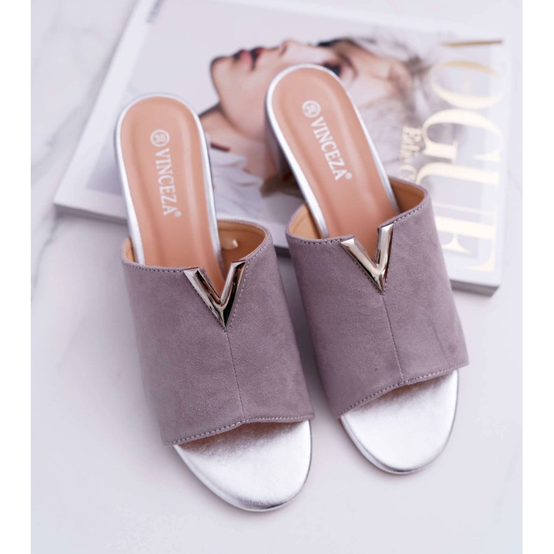 Vinceza Chinelos elegantes clássicos femininos em um bloco cinza demea 1