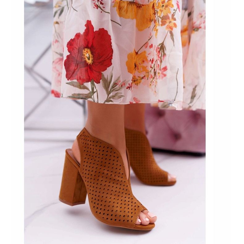 FW1 Peep Toe Camel Nevienna com sandálias de salto alto marrom 1