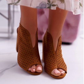 FW1 Peep Toe Camel Nevienna com sandálias de salto alto marrom 2