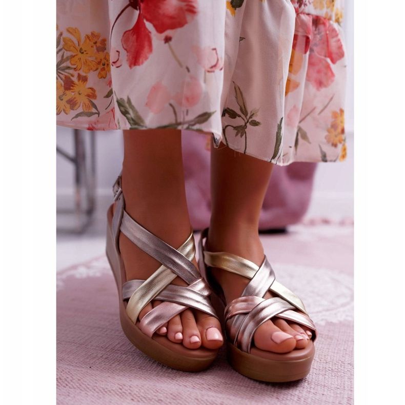 Sandálias femininas com cunhas de couro Maciejka ESP27-25 / 00-1 dourado 2