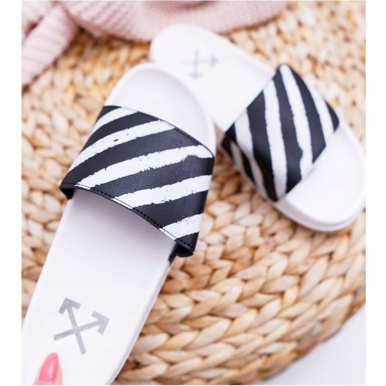 Chinelos brancos femininos Aynna preto 1