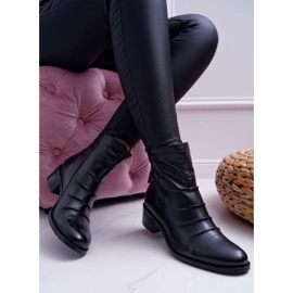 Botas femininas pretas de salto plano em couro natural Laura Messi preto 1