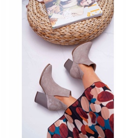 Botas femininas com salto alto molas de couro camurça cappuccino Nicole 2430 bege 2