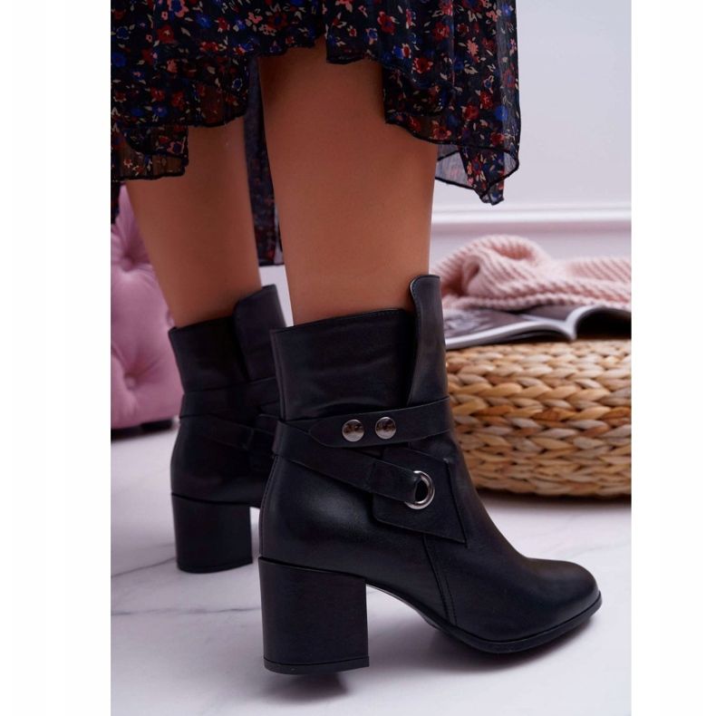 Botas femininas em couro preto 1820 Laura Messi 2