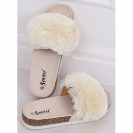 Chinelos bege com um pompom BG57P Beige 1