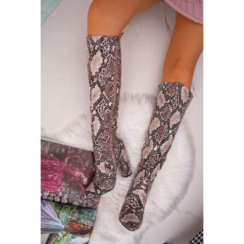 FRGIV Botas femininas com salto alto pele de cobra bege Brouny 1