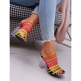 FRGIV Chinelos femininos em um post slip no Multikolor Dubai multicolorido 2