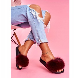 Chinelos femininos com pelo natural vermelho escuro Naturis 1