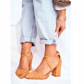 PS1 Bombas femininas no calcanhar no tráfego de camelos do Spitz castanho 1