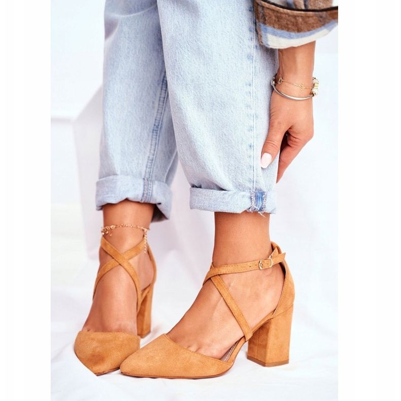 PS1 Bombas femininas no calcanhar no tráfego de camelos do Spitz castanho 1