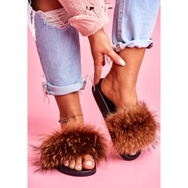 Chinelos femininos com pele natural marrom Naturis castanho 2