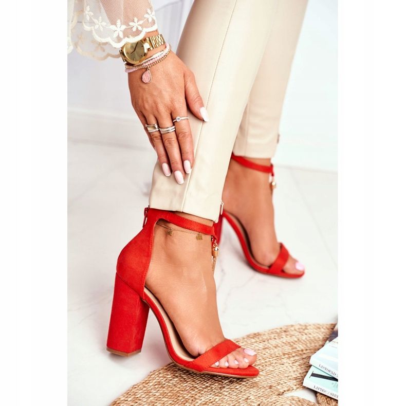 FW1 Sandálias de camurça laranja em um bar com franja Annick 2