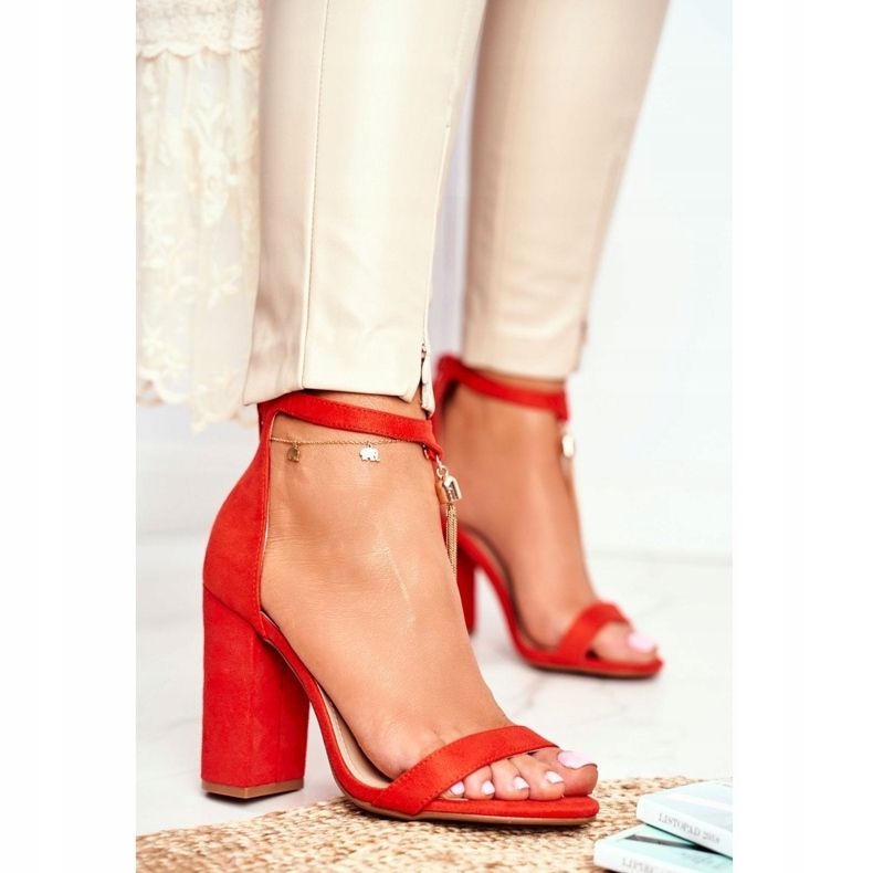 FW1 Sandálias de camurça laranja em um bar com franja Annick 1