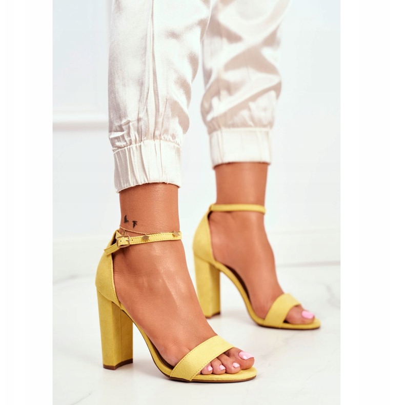 FW1 Sandálias femininas com salto em camurça amarela anastasie amarelo 2
