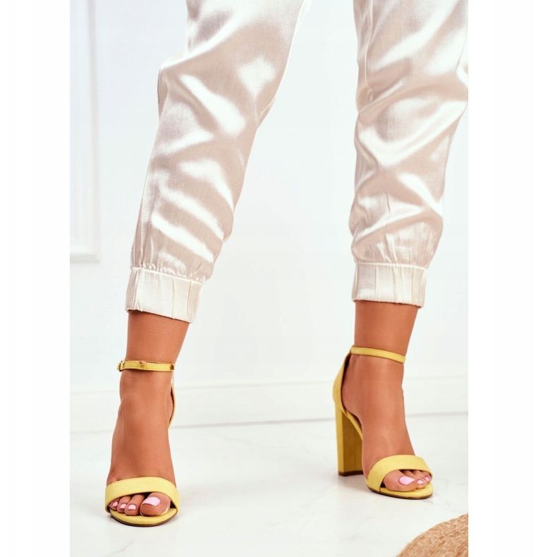 FW1 Sandálias femininas com salto em camurça amarela anastasie amarelo 1