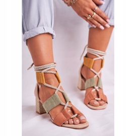 Bellucci Sandálias femininas com salto em camurça Beckie colorida castanho multicolorido 1