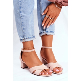 FW1 Sandálias de camurça bege em uma barra Nela 1