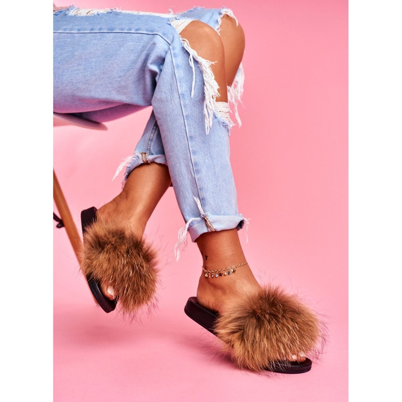 Chinelos femininos com pele natural Camel Naturis castanho 1