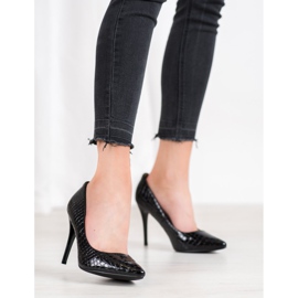 Goodin Pinos Clássicos no Spitz preto 2