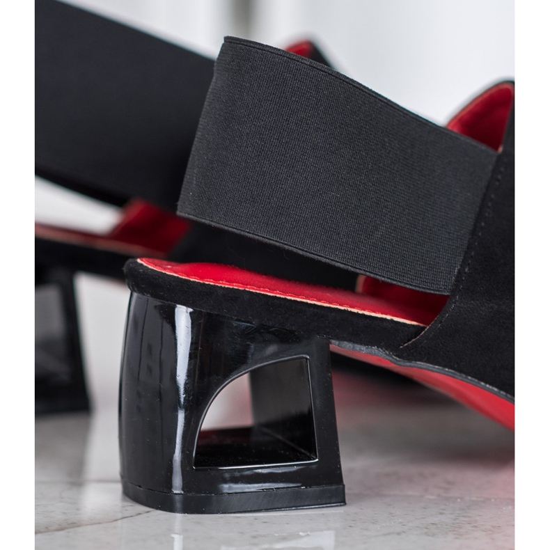 Goodin Sapatos deslizantes em um poste preto 2