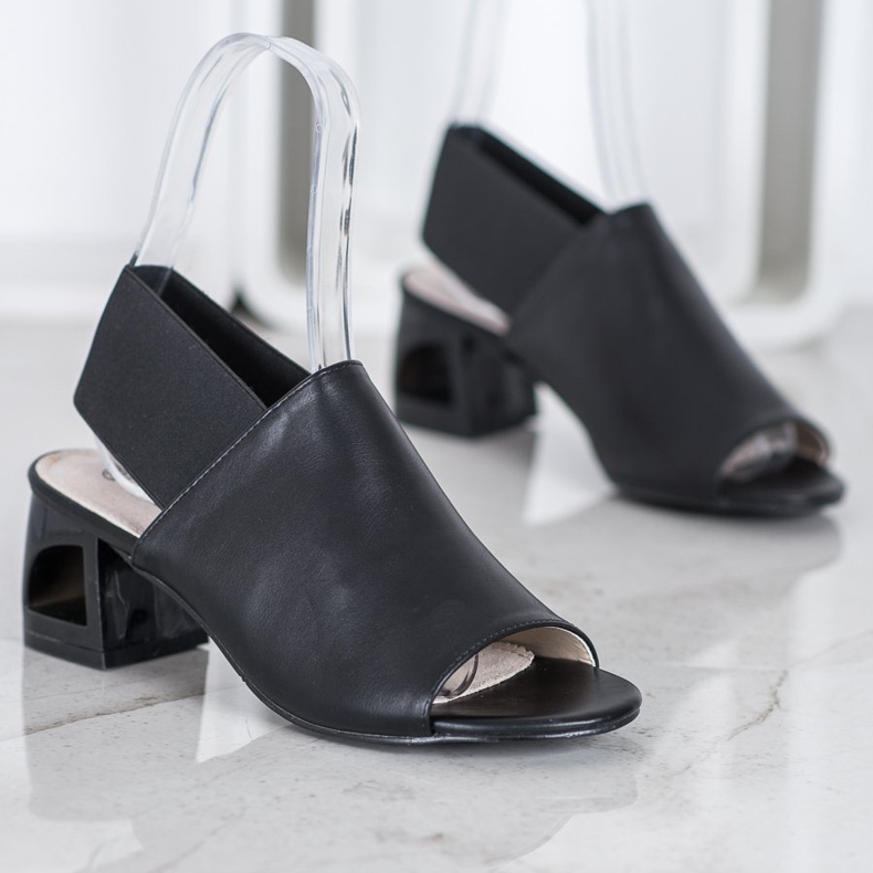 Goodin Sapatos deslizantes em um poste preto 1