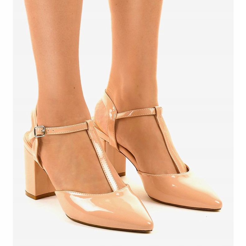 Bombas bege no pilar D85-17 1