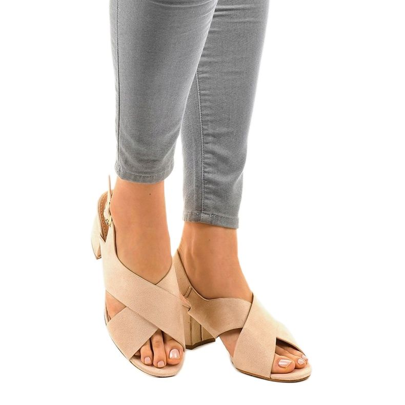 Sandálias de salto alto bege camurça A305 1