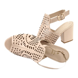 Sandálias em um bar Laura Messi 1924 Couro Bege Montoro rosa 5