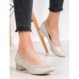 Goodin Bombas a céu aberto em um pilar dourado 1