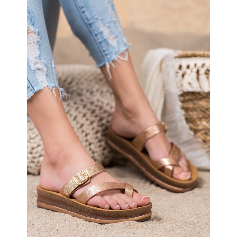 Comer Chinelos na plataforma da moda amarelo 1