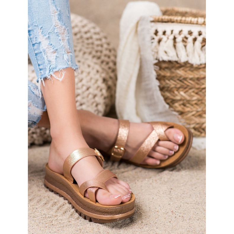 Comer Chinelos na plataforma da moda amarelo 2