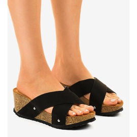 Chinelos GU53 pretos na cunha 1