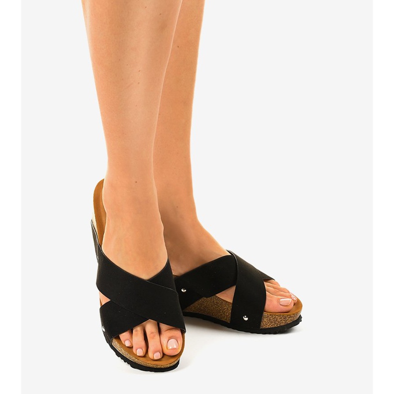 Chinelos GU53 pretos na cunha 2