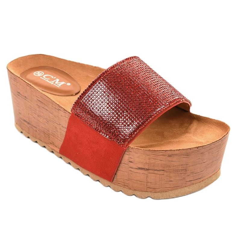 Chinelos vermelhos na plataforma 77-99 1