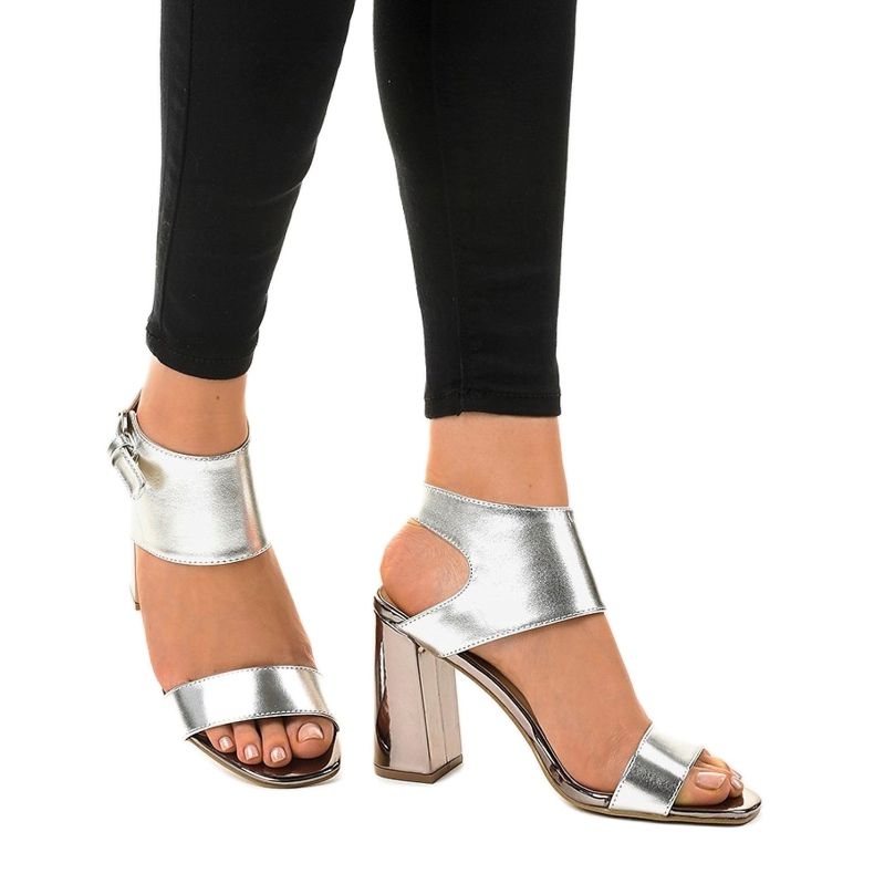 Sandálias prateadas elegantes no poste 0354-20 cinza 1