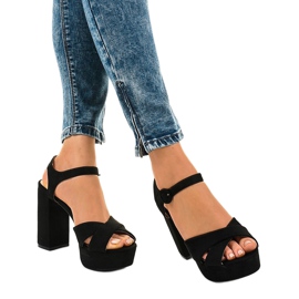 Sandálias pretas no post eco-camurça 63-202 preto 1