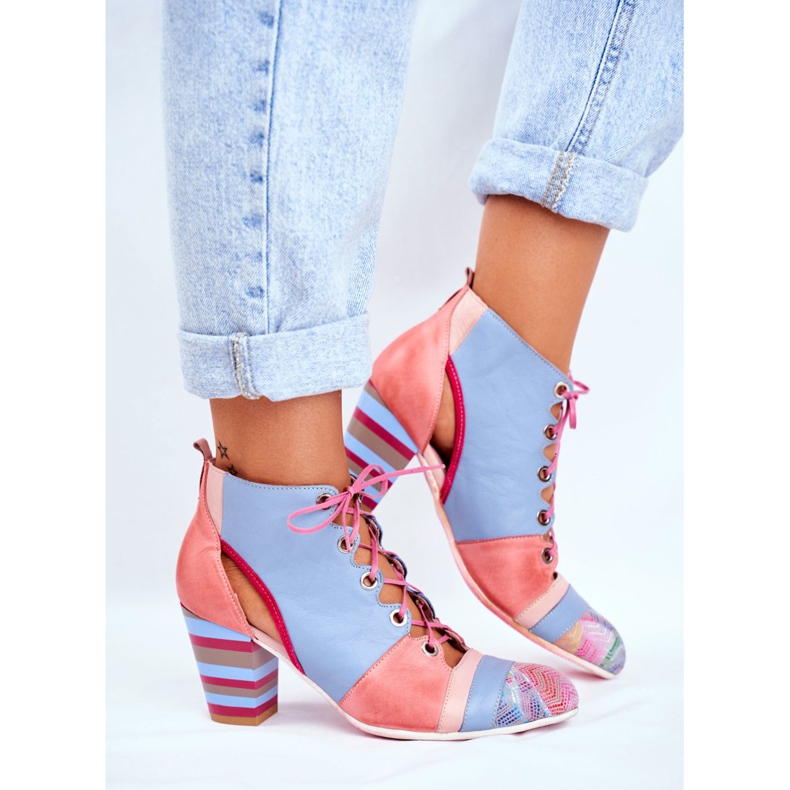 Botas femininas com salto de couro Maciejka Spring 03938-15 azul rosa 2 Botas femininas com salto de couro Maciejka Spring 03938-15 azul rosa 2
