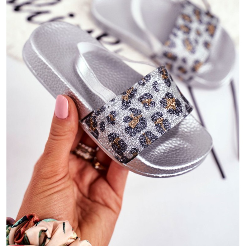 FRROCK Chinelos infantis para meninas de brocado leopardo prateado Rimia cinza 2
